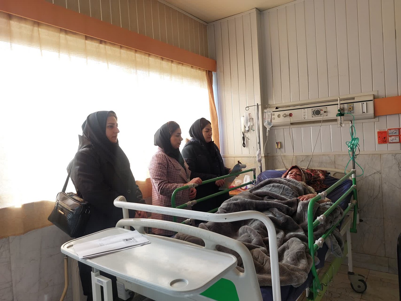 بازدید مدیر شعبه اردبیل آتیه سازان حافظ از مراکز درمانی طرف قرارداد استان 
