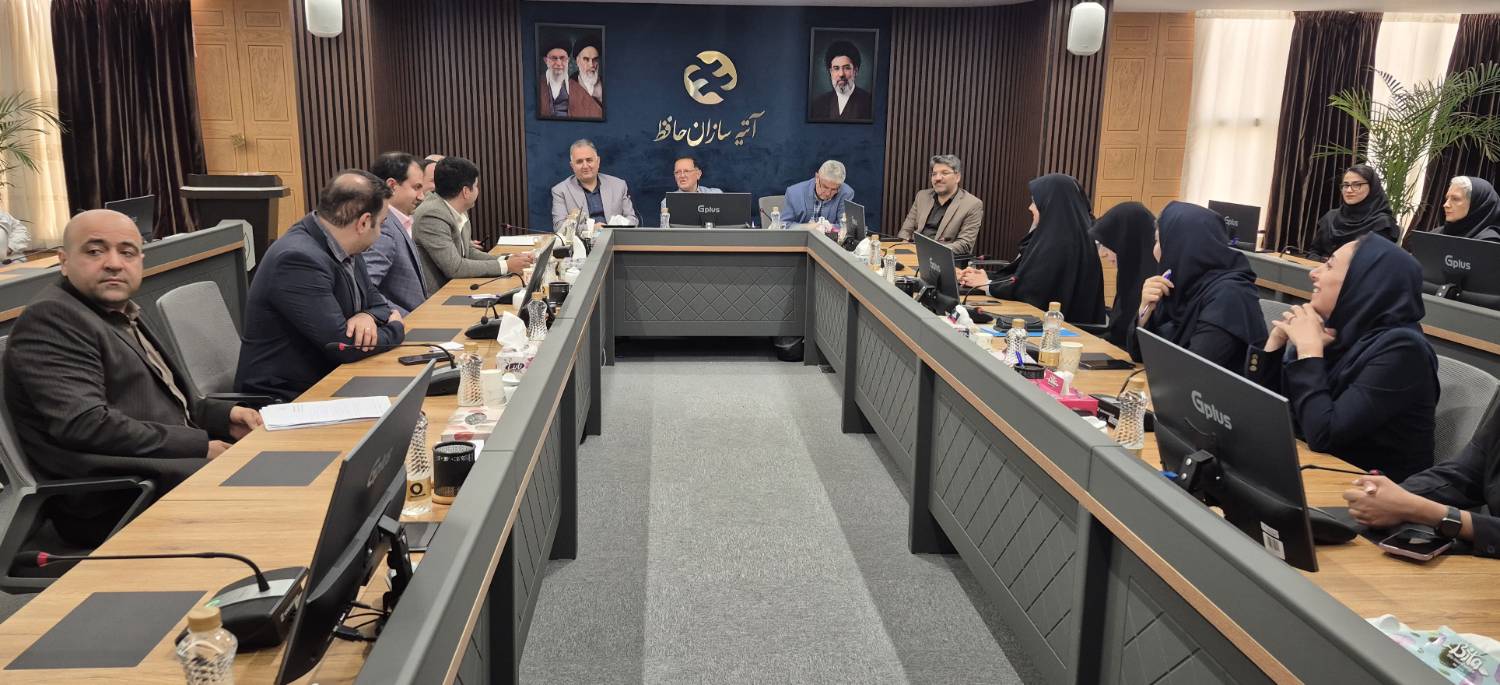 نشست صمیمانه دکتر ادیانی با کارکنان ستادی شرکت آتیه سازان حافظ 
